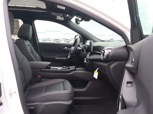 New 2026 Chevrolet Equinox LT w/ Convenience Package II FWD image 44