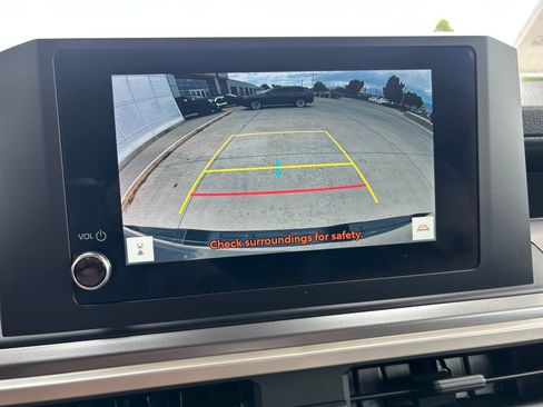 Certified 2025 Toyota Tacoma SR5 AWD/4WD image 24