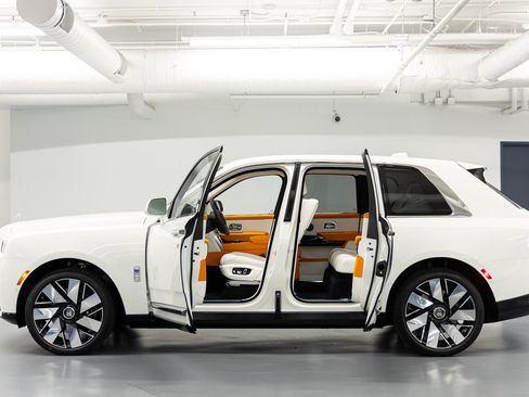New 2026 Rolls-Royce Cullinan AWD/4WD image 30