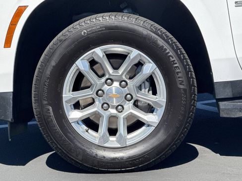 Used 2025 Chevrolet Suburban LT AWD/4WD image 14