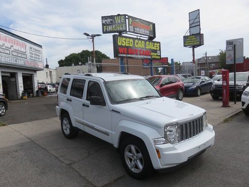 Used 2012 Jeep Liberty Limited AWD/4WD image 3