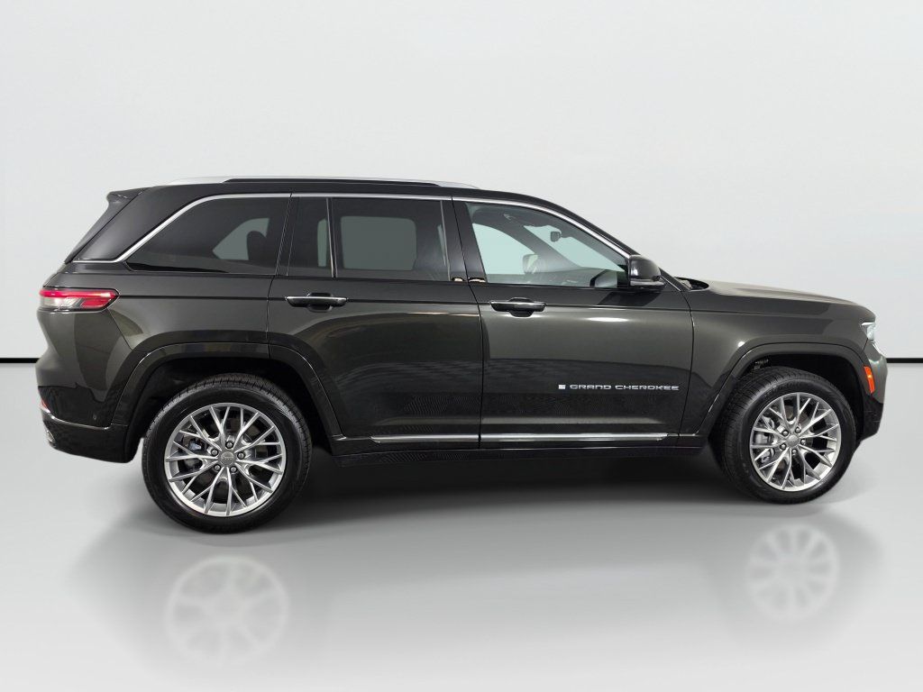 Used 2023 Jeep Grand Cherokee Summit w/ Advanced Protech Group IV AWD/4WD image 7