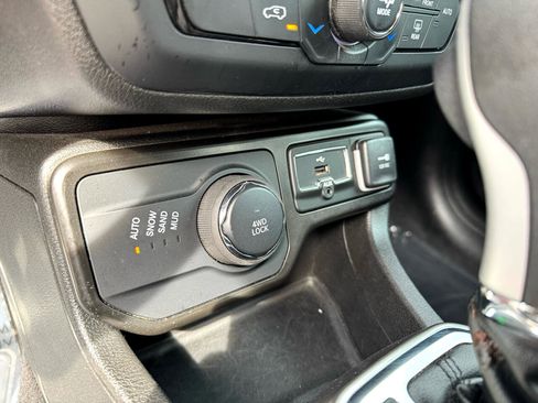 Used 2022 Jeep Renegade Latitude image 31