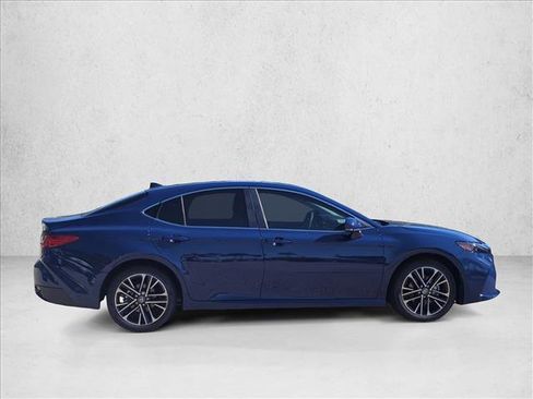 Used 2026 Toyota Camry XLE FWD image 4