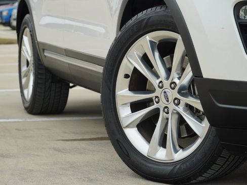 Used 2019 Ford Explorer XLT w/ Equipment Group 202A image 3