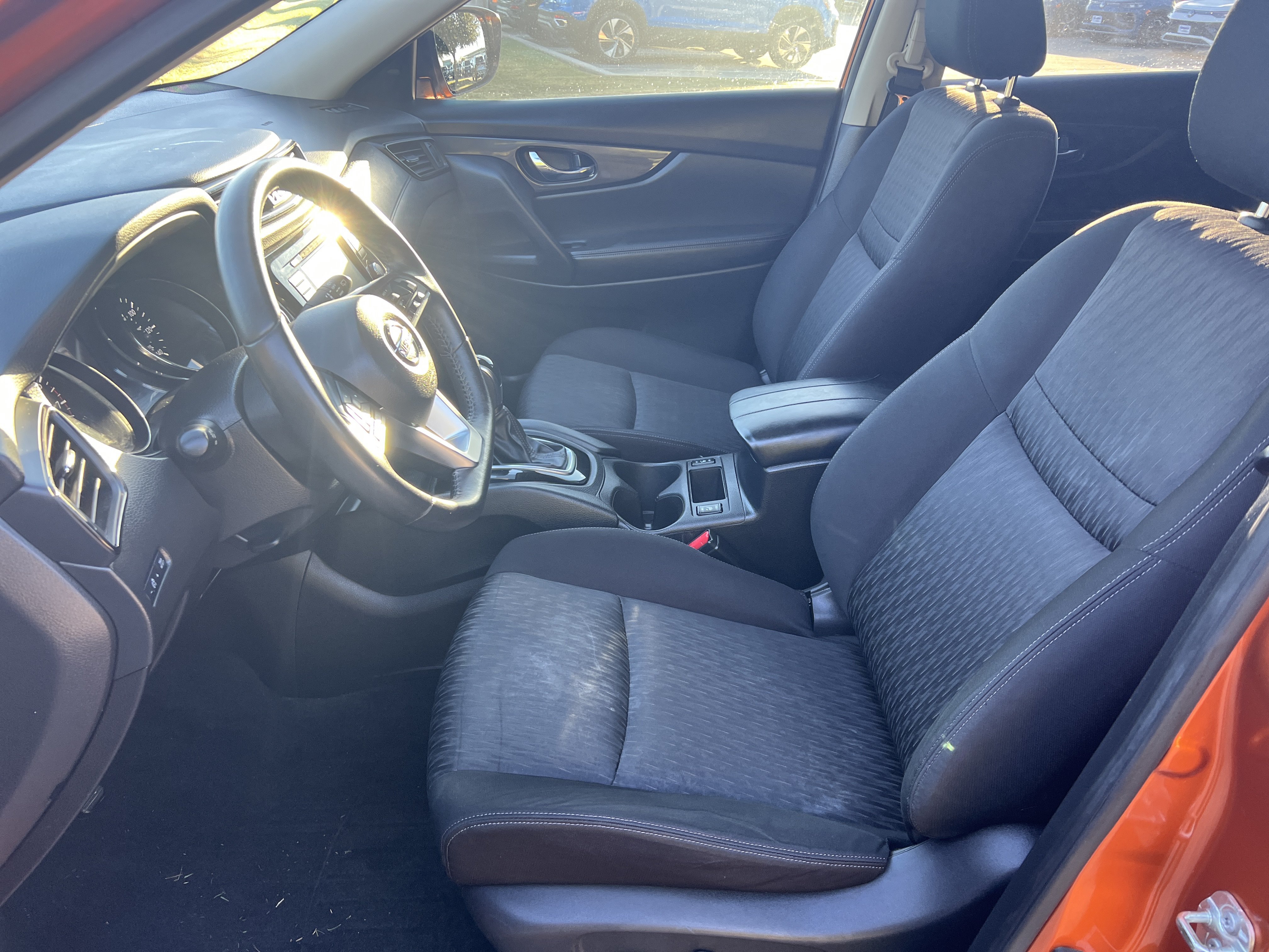 Used 2020 Nissan Rogue SV FWD image 13