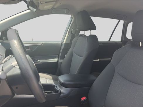 Used 2025 Toyota RAV4 XLE FWD image 17