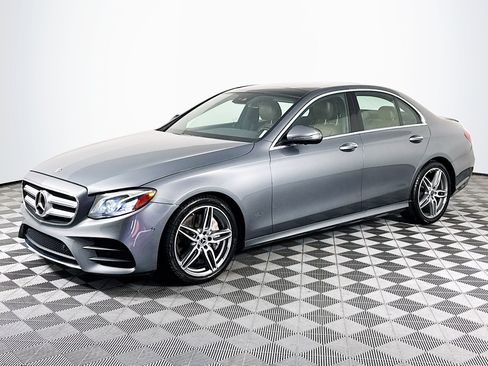 Used 2019 Mercedes-Benz E 300 image 4