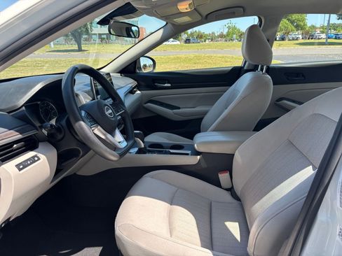Used 2025 Nissan Altima 2.5 SV FWD image 27