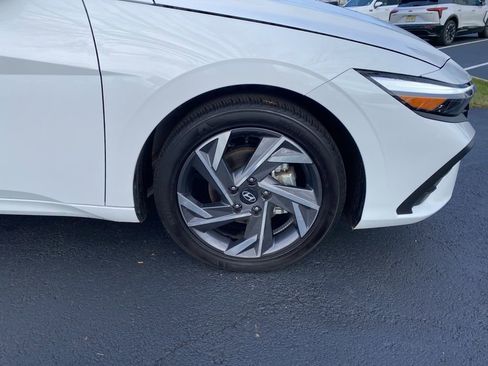 Certified 2025 Hyundai Elantra Sport image 9