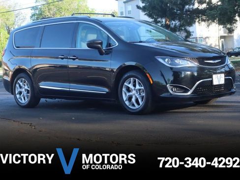 Used 2019 Chrysler Pacifica Touring-L Plus w/ Tire & Wheel Group FWD image 1