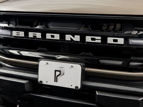 Used 2025 Ford Bronco Outer Banks image 4