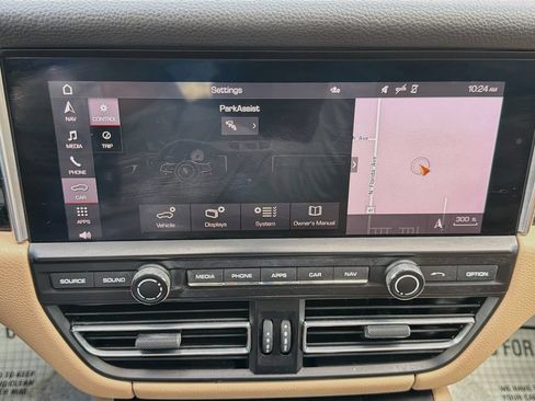 Used 2020 Porsche Macan AWD/4WD image 30