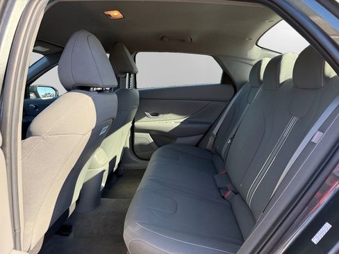 Used 2024 Hyundai Elantra SEL image 13
