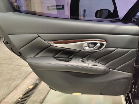 Used 2015 INFINITI Q70 L 3.7 w/ Technology Package image 41