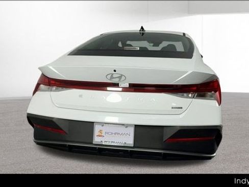 Used 2025 Hyundai Elantra Hybrid FWD image 8