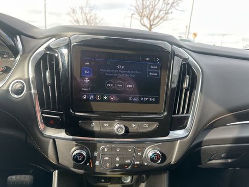 Used 2020 Chevrolet Traverse LT image 13