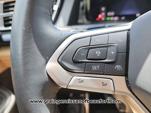 Used 2025 Volkswagen Atlas Cross Sport SEL R-Line AWD/4WD image 12