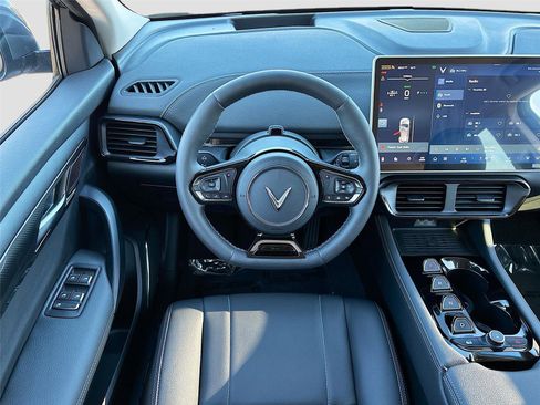 New 2025 VinFast VF 8 Eco AWD/4WD image 23