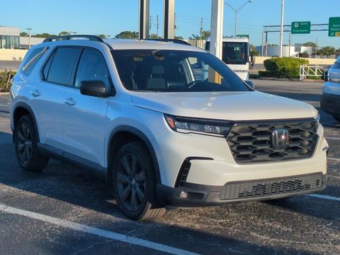 Used 2023 Honda Pilot Sport image 3