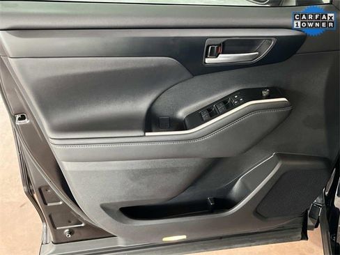 Used 2025 Toyota Highlander XSE image 27
