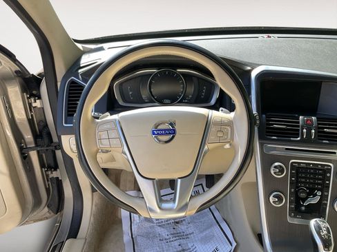 Used 2015 Volvo XC60 T6 w/ Proximity Package AWD/4WD image 12