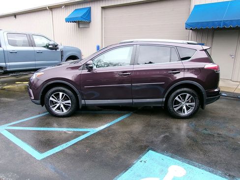 Used 2017 Toyota RAV4 XLE AWD/4WD image 3