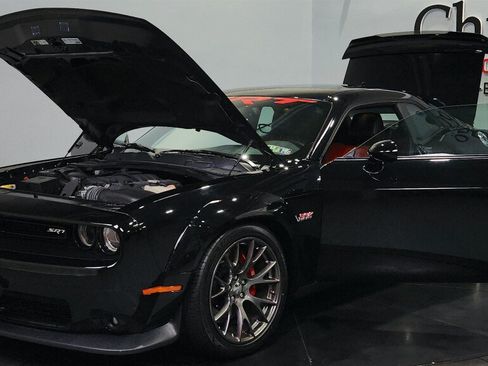 Used 2015 Dodge Challenger SRT w/ Technology Group RWD image 17