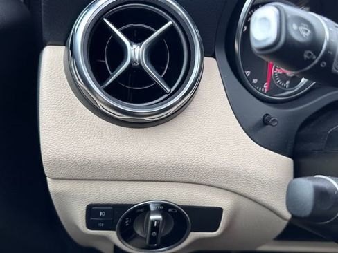 Used 2019 Mercedes-Benz GLA 250 4MATIC image 15