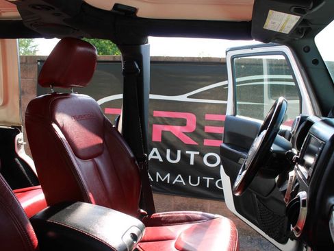 Used 2013 Jeep Wrangler Unlimited Rubicon AWD/4WD image 9
