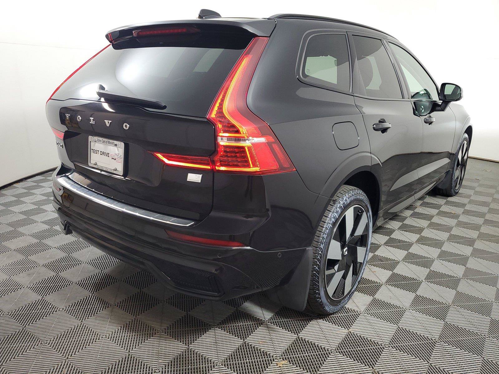 Used 2024 Volvo XC60 T8 Plus w/ Protection Package Premier AWD/4WD image 6