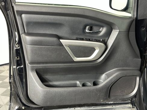 Used 2023 Nissan Titan SV image 35