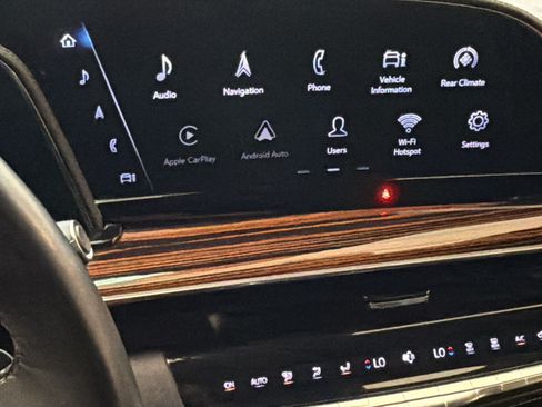 Used 2022 Cadillac Escalade Premium Luxury AWD/4WD image 19
