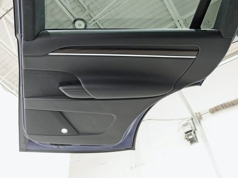 Used 2022 Tesla Model X image 37