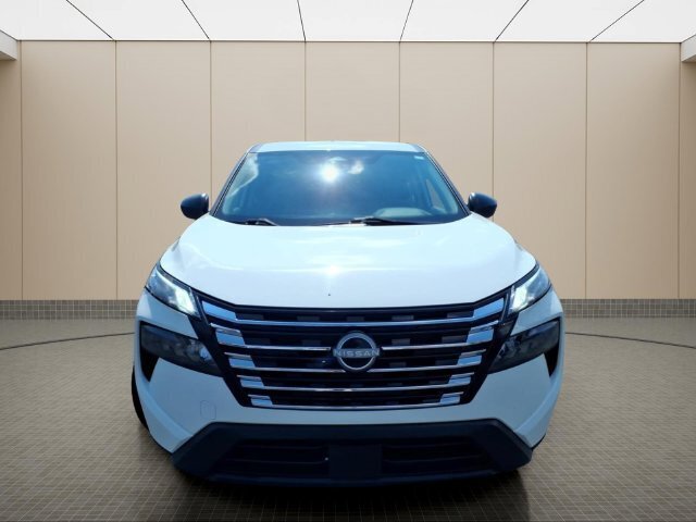 Used 2024 Nissan Rogue S AWD/4WD image 4