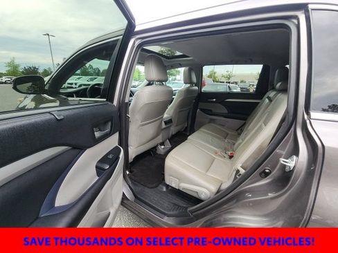 Used 2016 Toyota Highlander XLE FWD image 24