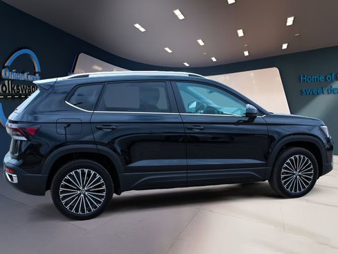New 2026 Volkswagen Taos SE FWD image 4