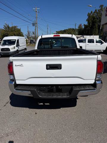 Used 2017 Toyota Tacoma SR AWD/4WD image 5