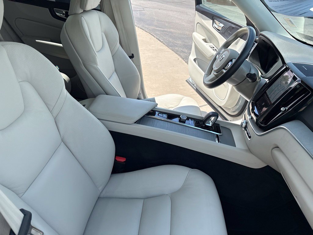 Certified 2025 Volvo XC60 T8 Plus w/ Protection Package Premier AWD/4WD image 35