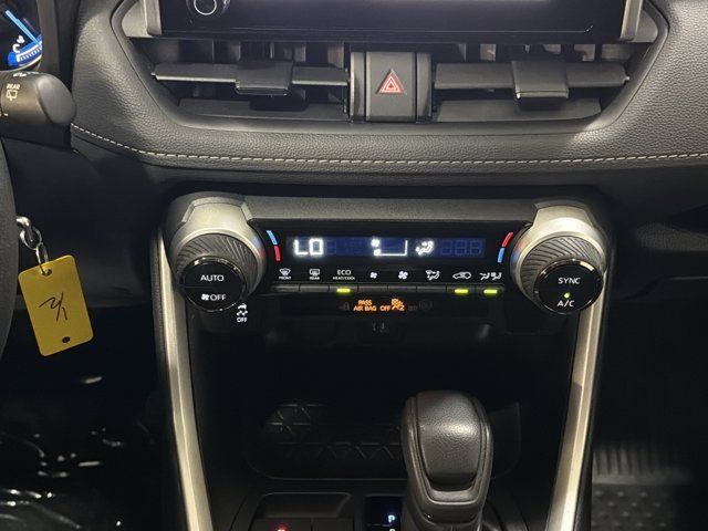 Used 2024 Toyota RAV4 LE AWD/4WD image 31