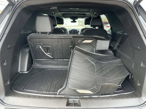 Certified 2023 Chevrolet Traverse RS w/ LPO, Floor Liner Package AWD/4WD image 9