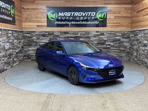 Certified 2023 Hyundai Elantra SEL image 2