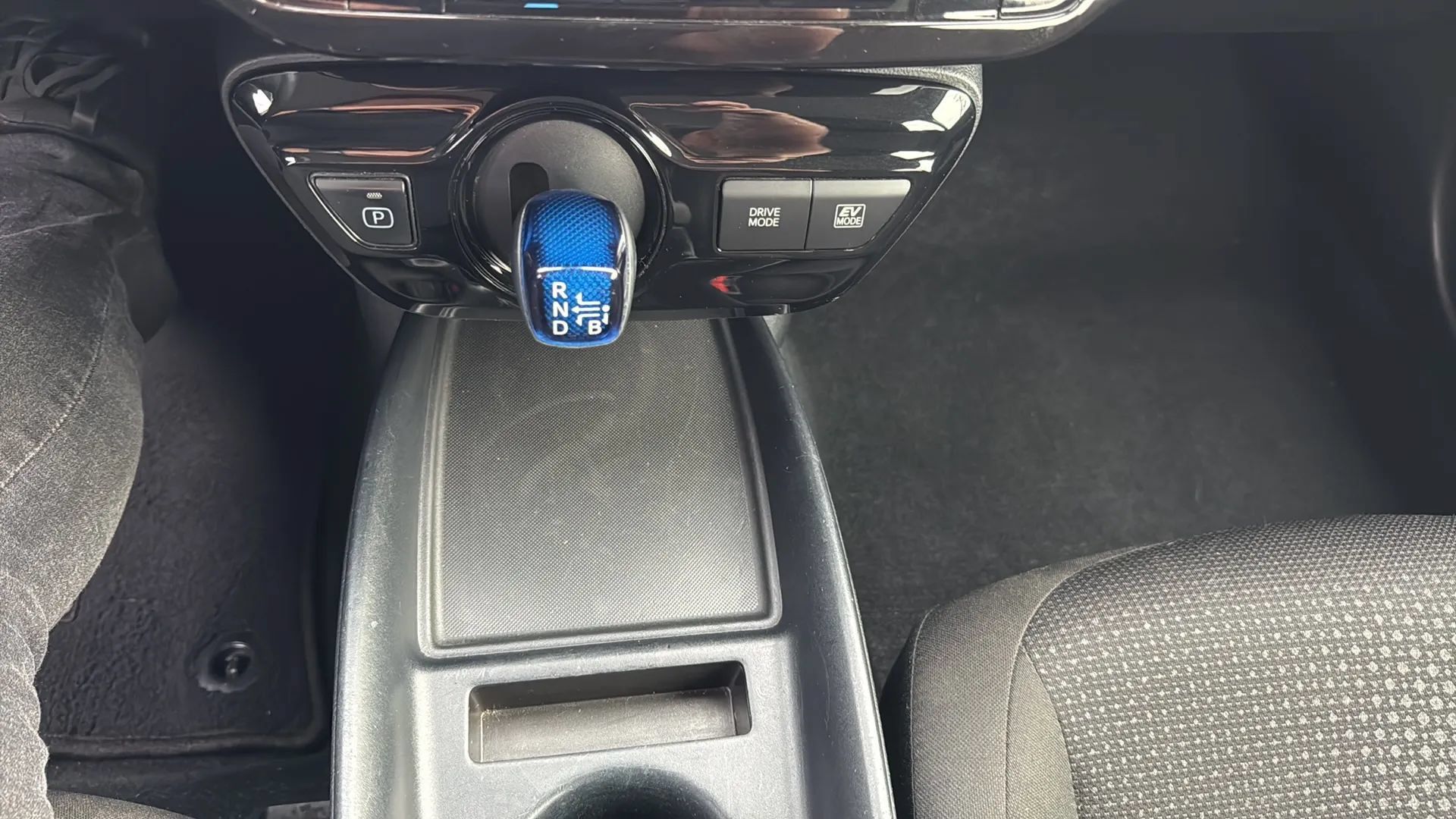 Used 2022 Toyota Prius LE FWD image 15