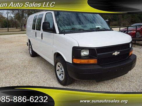 Used 2010 Chevrolet Express 1500 image 2