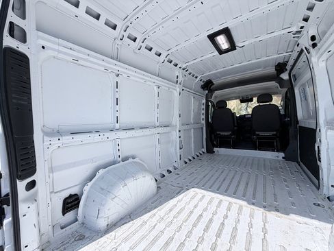 Used 2025 RAM ProMaster 2500 w/ Convenience Group image 11