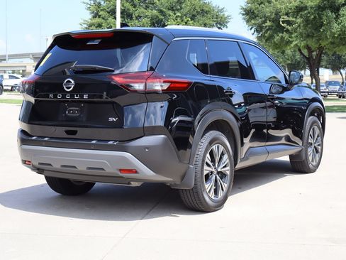 Used 2021 Nissan Rogue SV w/ Premium Package FWD image 3