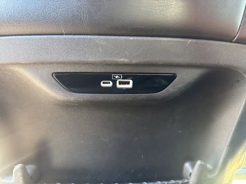 Used 2023 Chrysler Pacifica Touring-L image 26