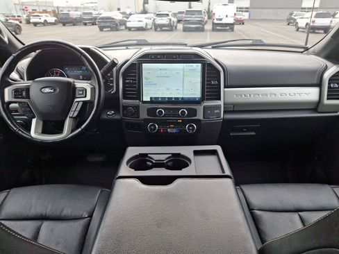 Used 2022 Ford F250 Lariat w/ Black Appearance Package image 10