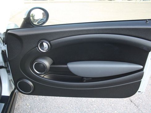 Used 2011 MINI Cooper Hardtop image 6