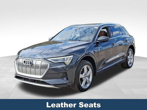 Used 2019 Audi e-tron Prestige w/ Prestige Package image 4